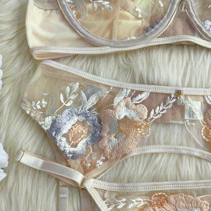 Éclat de Rosée Lingerie Set