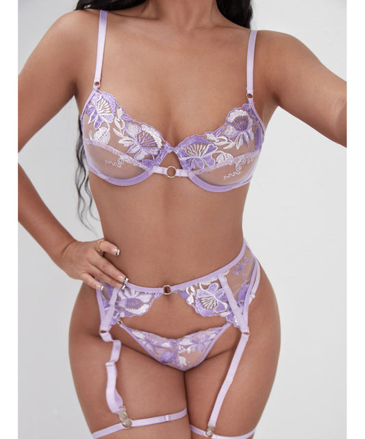 Conjunto de lencería bordada Lavender Mirage