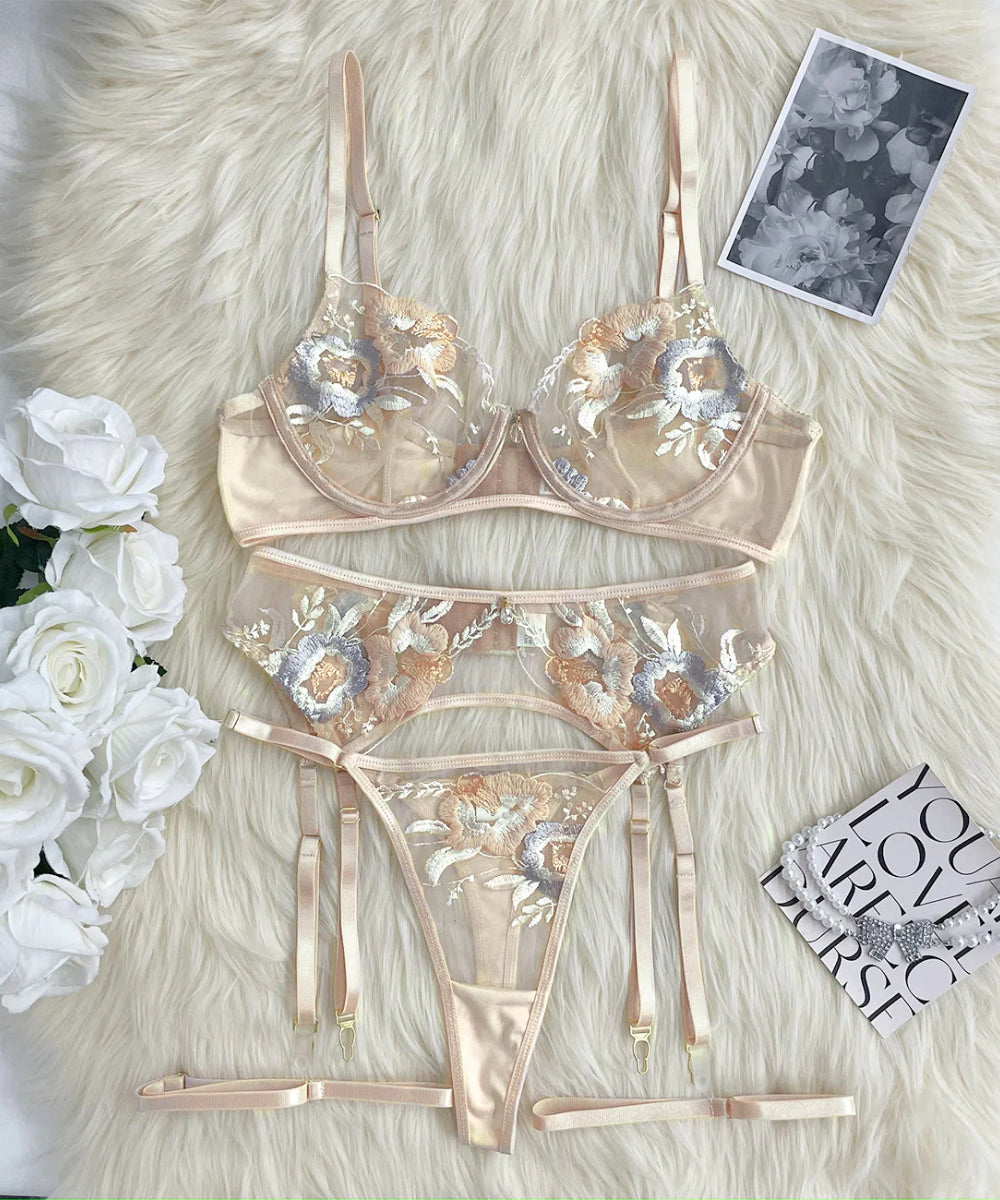 Éclat de Rosée Lingerie Set